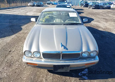 1982 Jaguar Xj6 z USA, uszkodzony, nr VIN SAJH1740SC724383